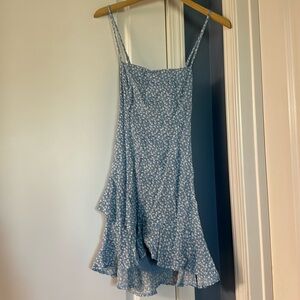 Princess Polly Blue flowy mini dress. Perfect for an afternoon of fun